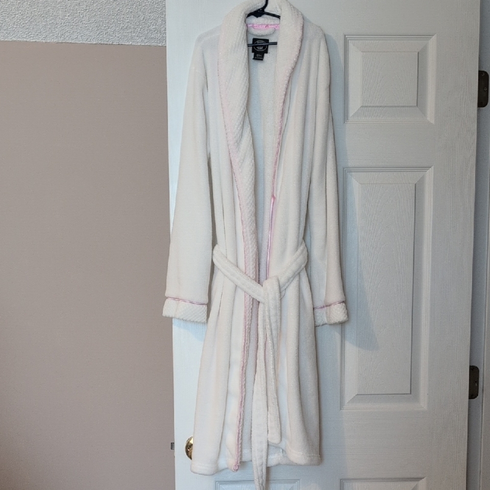 Laura Ashley Soft White Robe with Pink Trim
